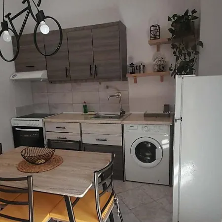 Evelina 2 Apartman *